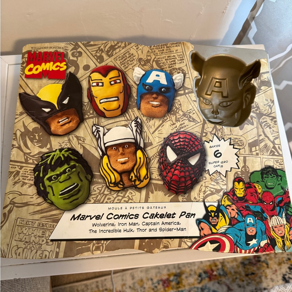 Marvel Comics Cakelet Pan